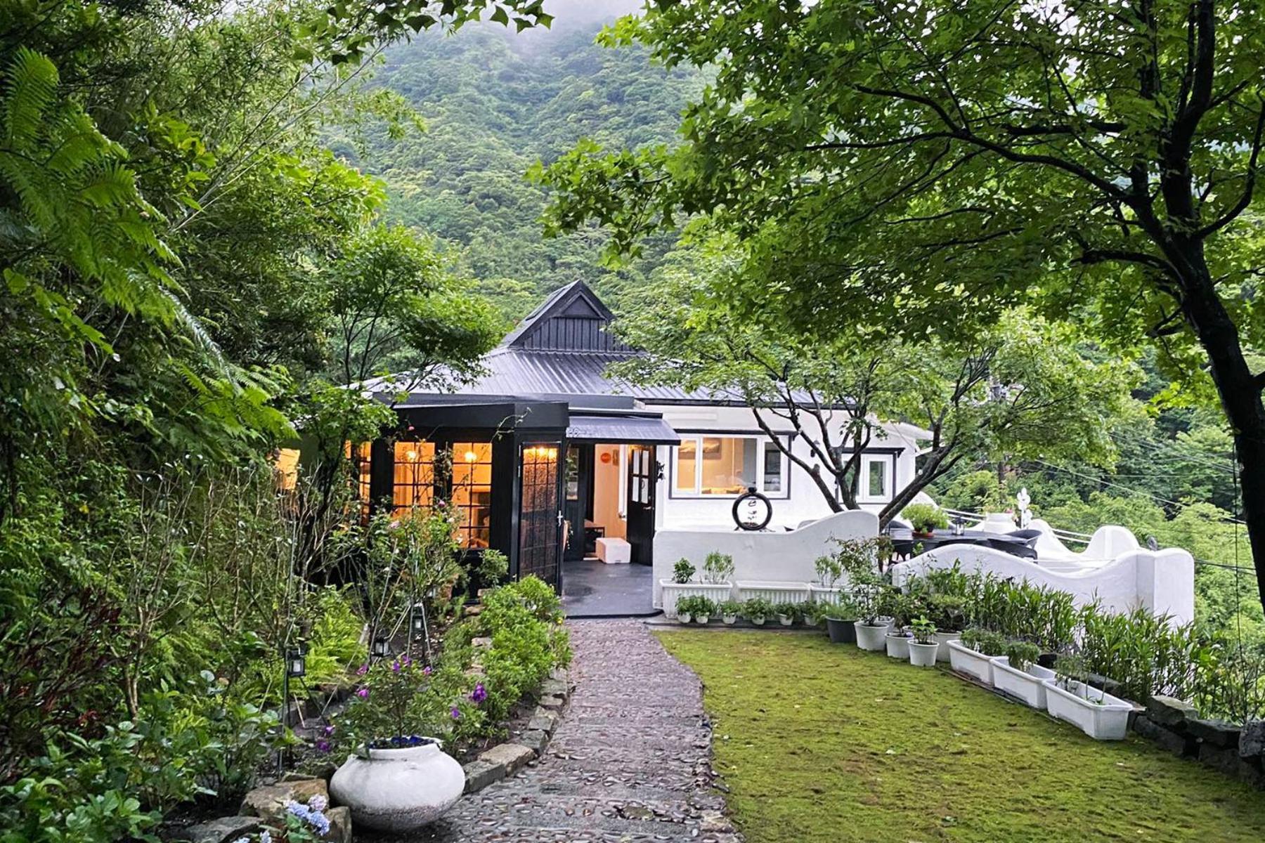 Bed and Breakfast 金石新月光 Jiufen Esterno foto